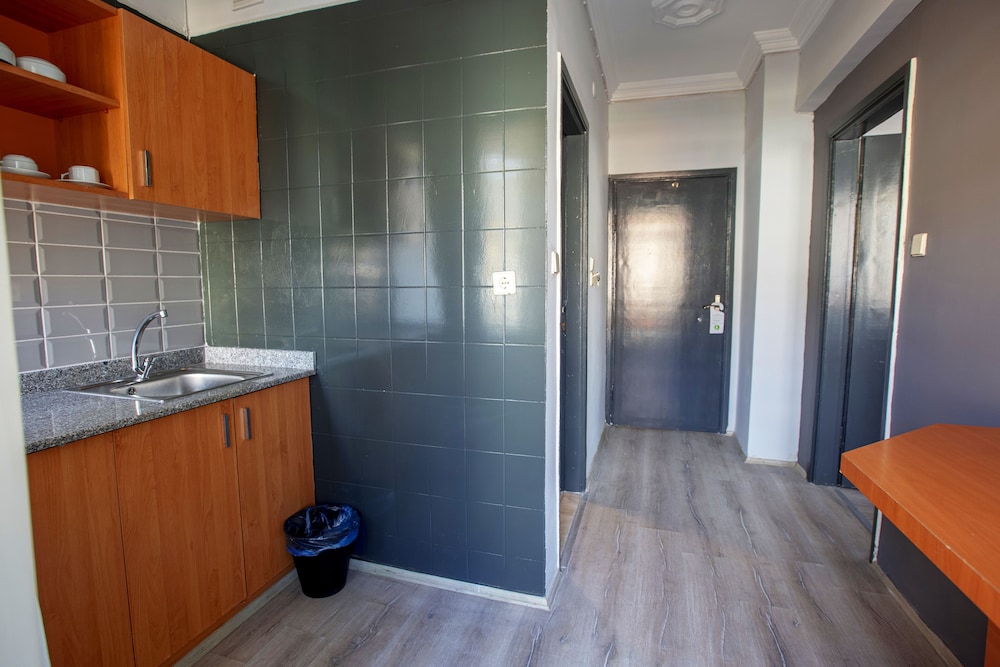 Hma Hotel And Suites 48/50