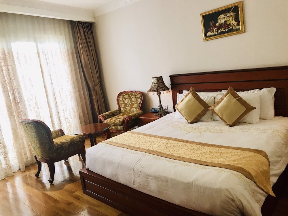 Nha Trang Palace Hotel 12/66