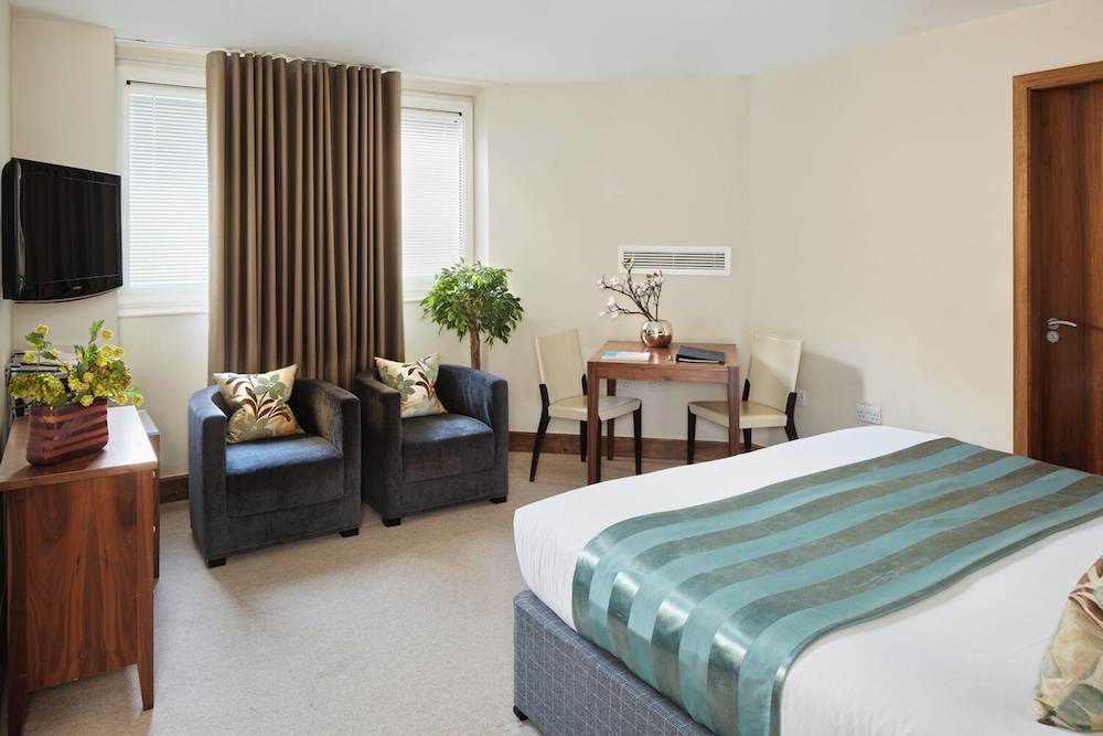 Studio, Queen Bed