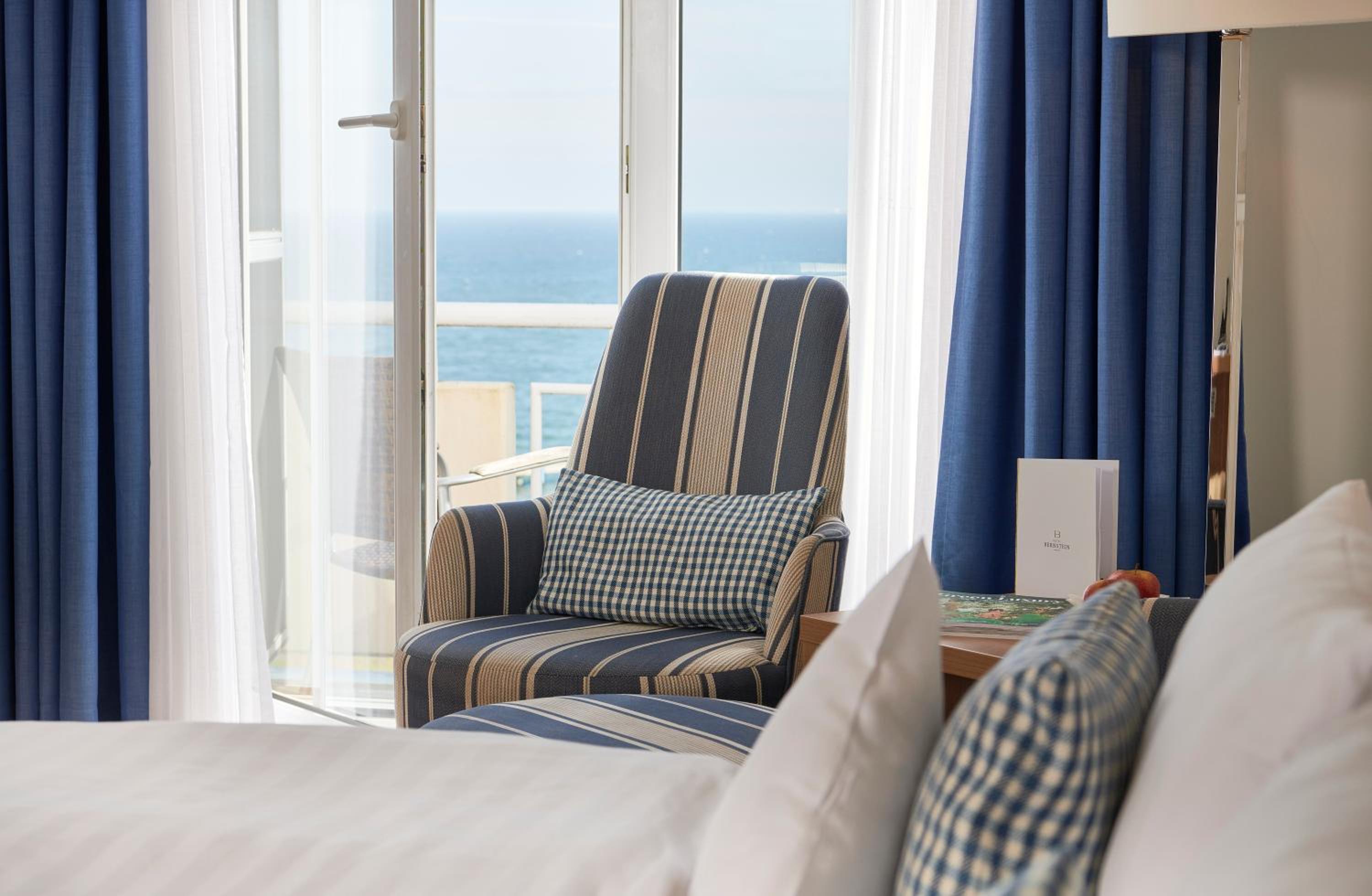 غرفة بسرير مزدوج بإطلالة على البحر بشرفة، Hotel Bernstein 7/9