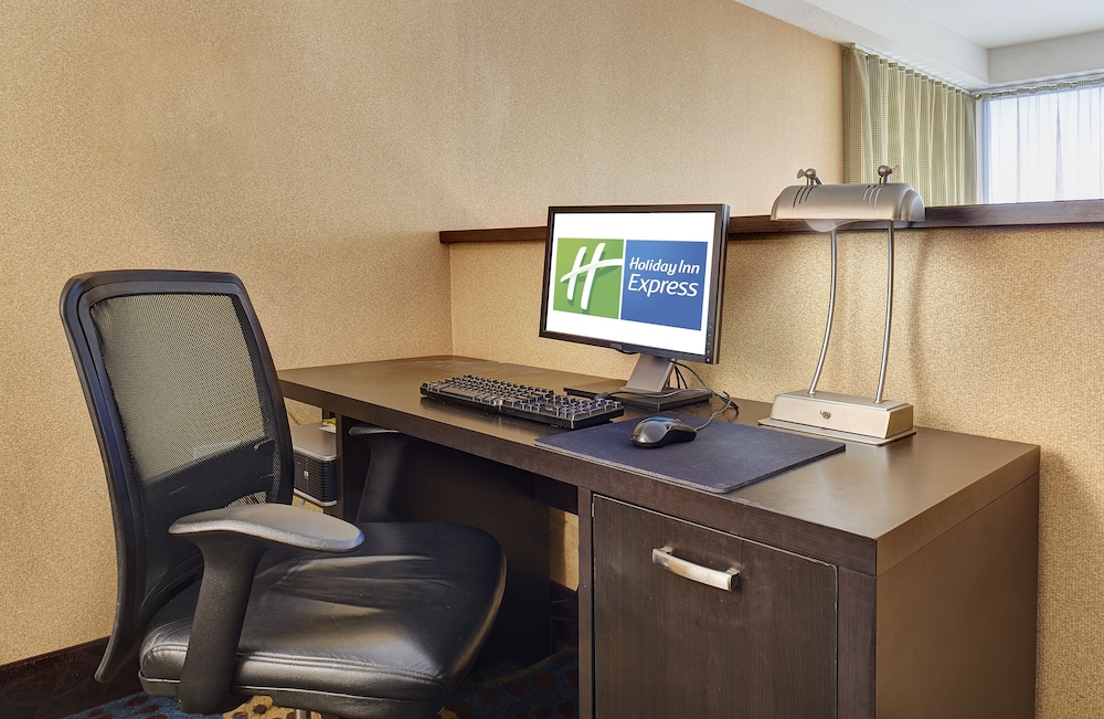 Holiday Inn Express San Diego South National City 63/73