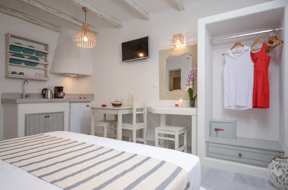 Agnanti Hotel 24/69