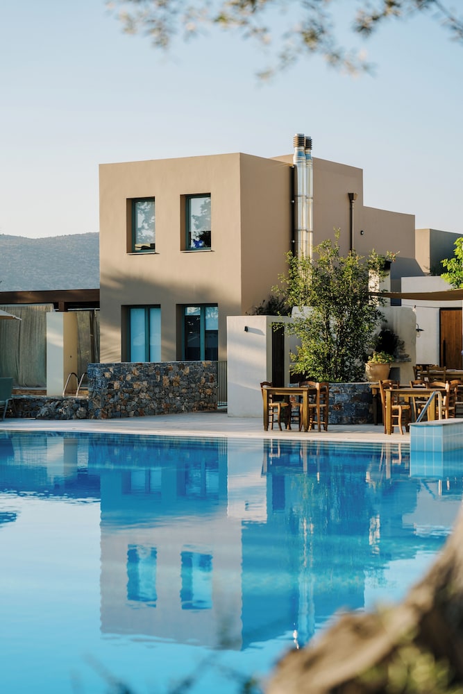 Village Heights Resort in HERSONISSOS