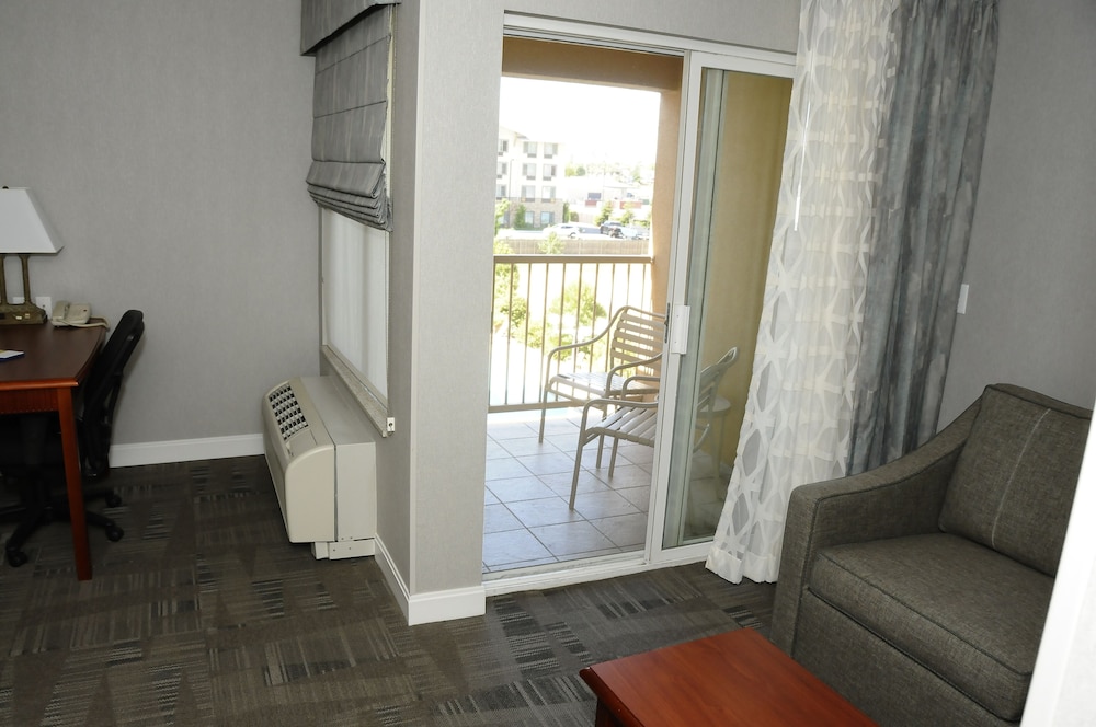 Hampton Inn Suites Redding Ca 30/55
