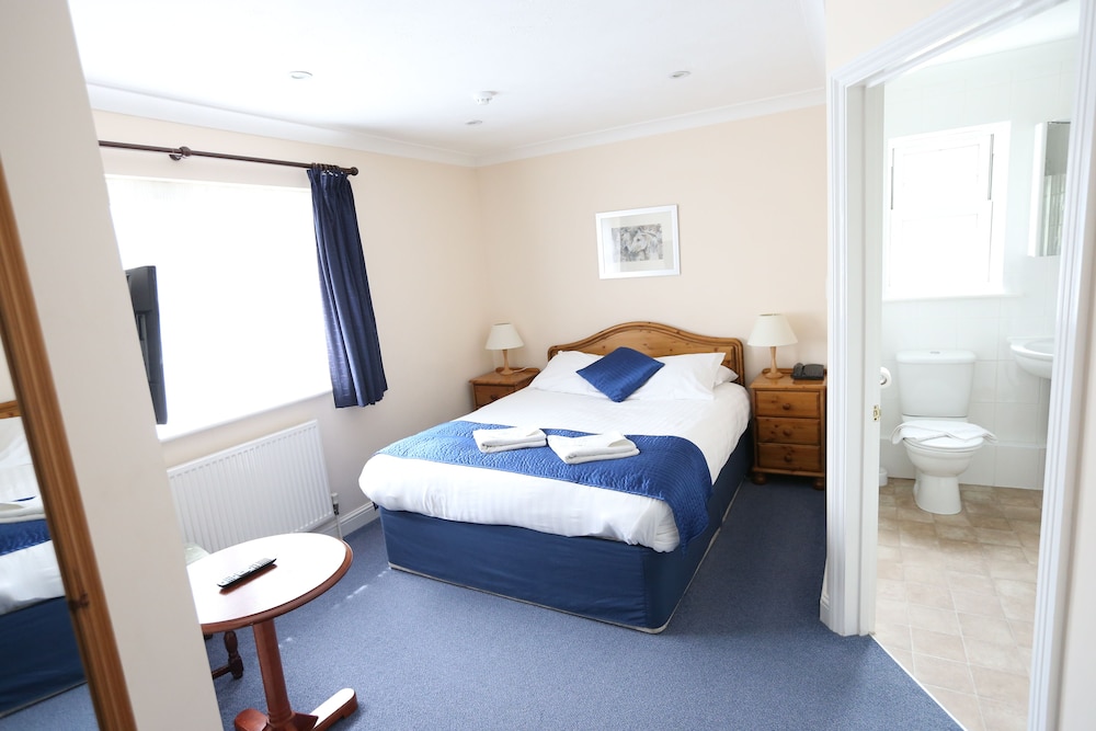 The Corner House Hotel Guest House 8/45
