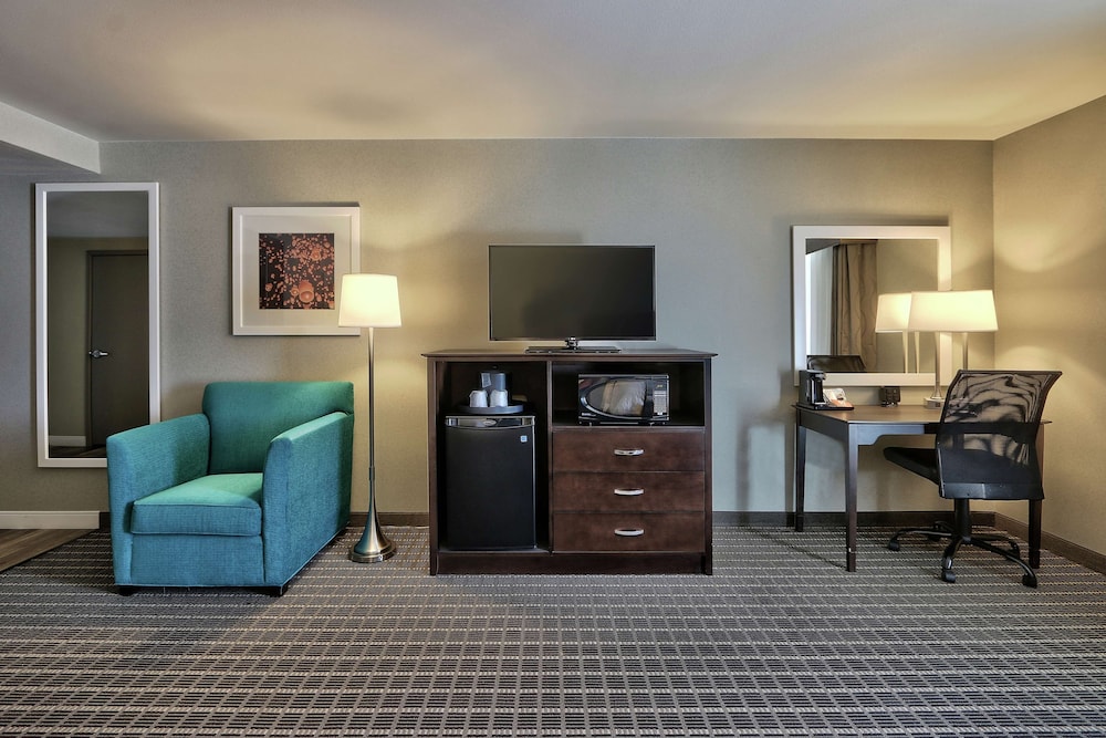 Hampton Inn Suites Albuquerque Airport 34/54