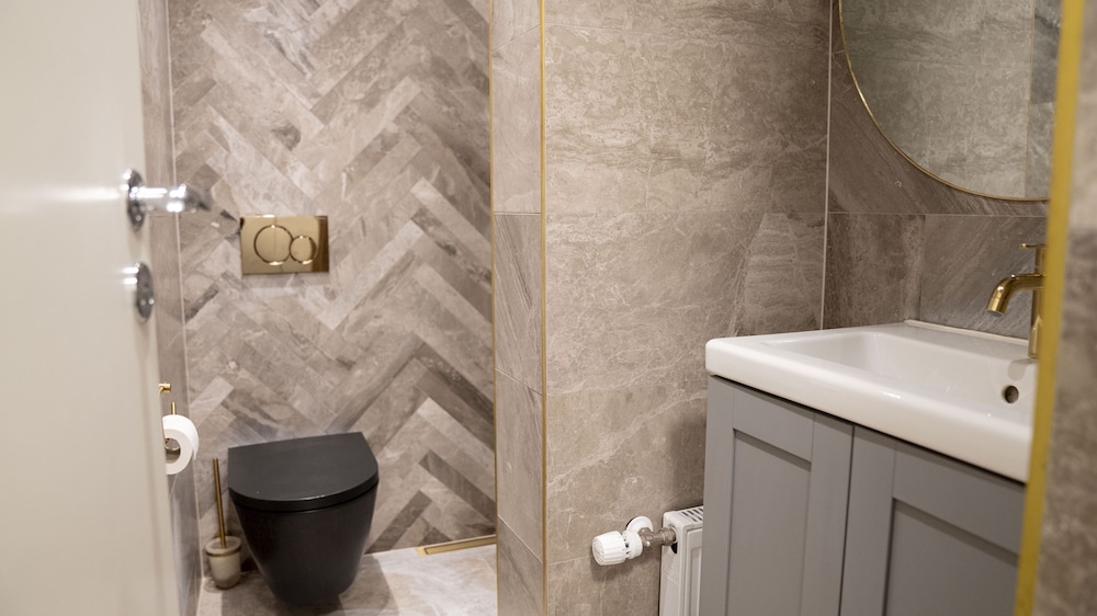 ECONOMY, SINGLE, SHARED BATHROOM
