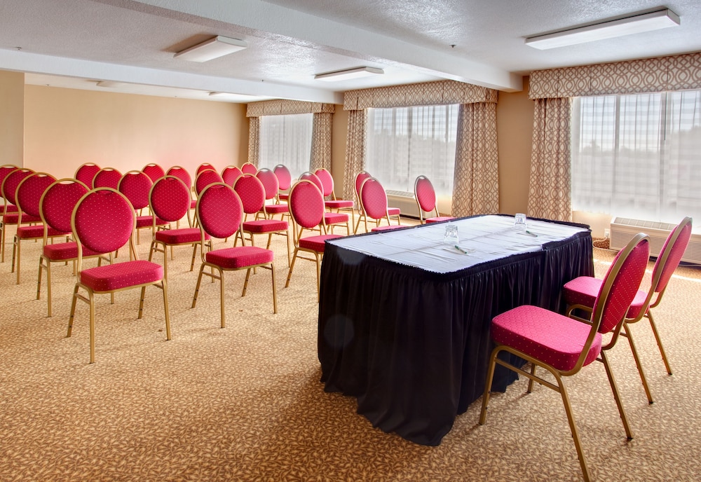 Holiday Inn Express La Mesa Near SDSU 54/72