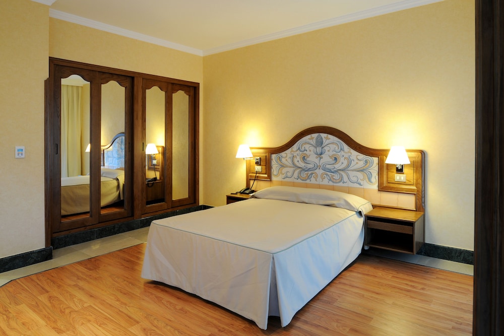 HOTEL JULIA 8/48