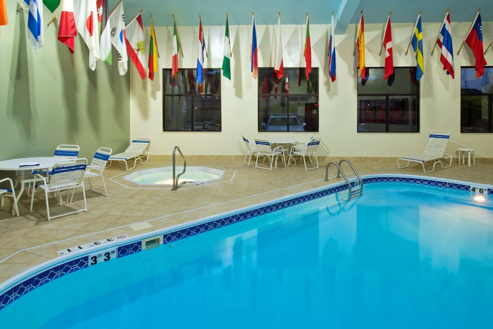 Radisson Hotel and Conference Center Rockford 1/57