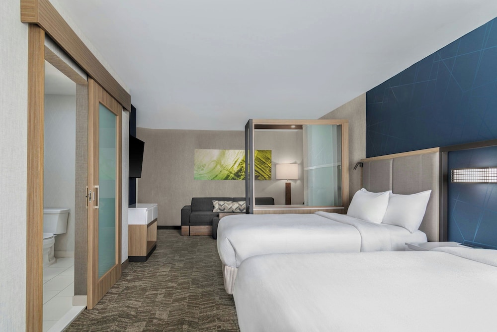 Suite, 2 Queen Beds, Accessible