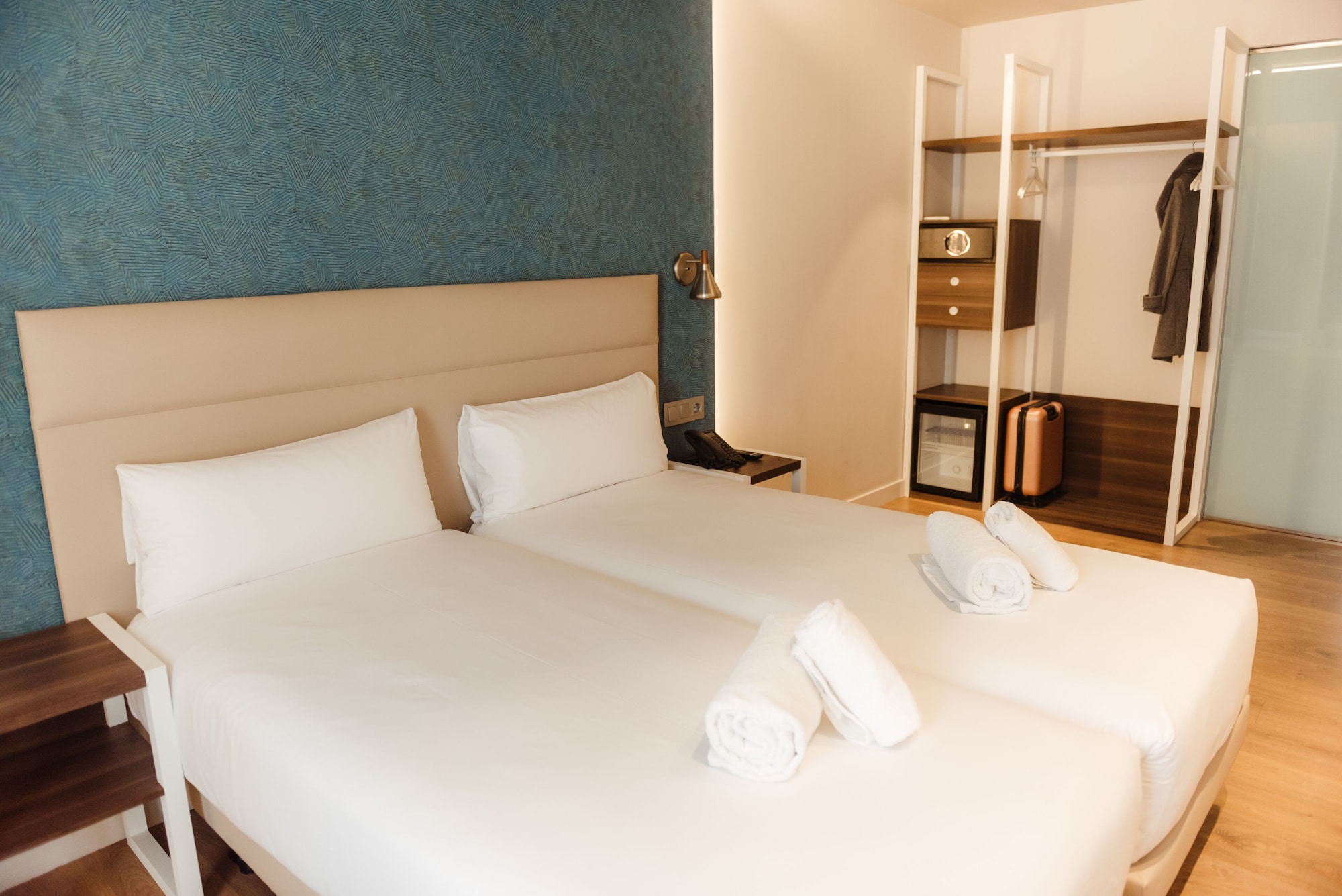 INTERIOR, SINGLE, DOUBLE BED