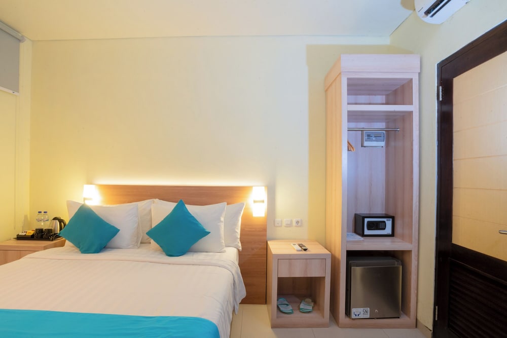 Studio, Single, Queen Bed, No Window