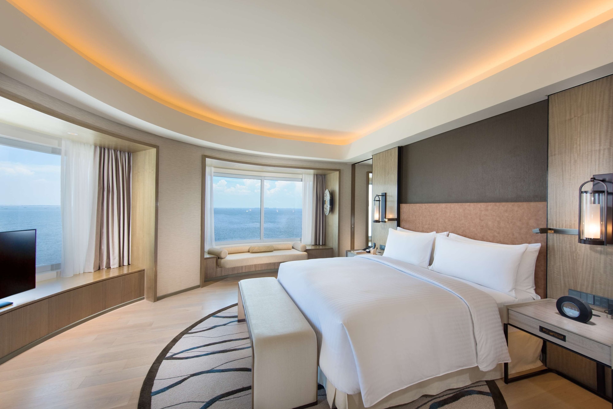 Diplomat, Suite, King Bed, Bay View, Lounge Access
