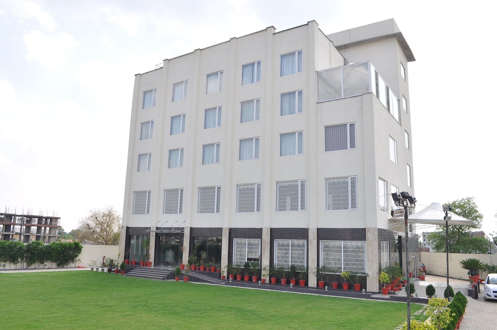 Hotel The Royal Bharti 2/38
