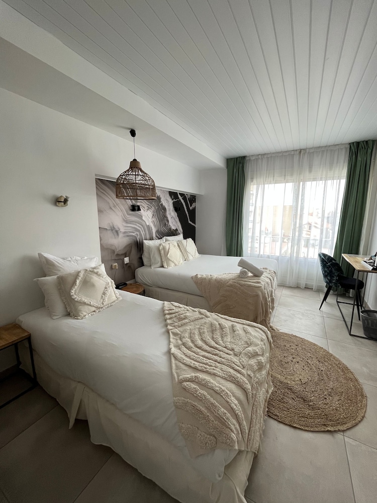 TRIPLE, 2 BEDS
