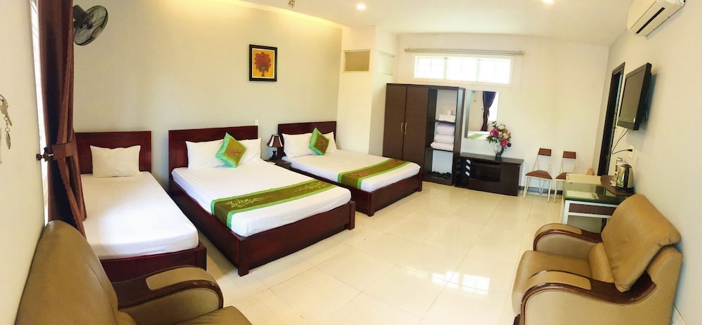 QUAN QUAN HOTEL 12/43