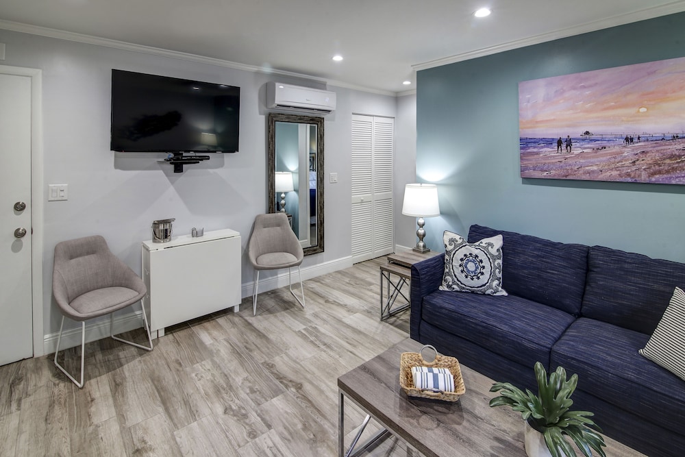 May Dee Suites 34/67