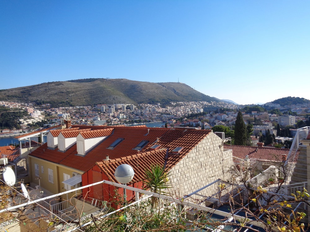 Anna Guesthouse 3/50
