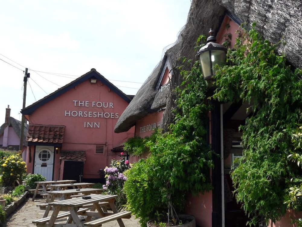 The Four Horseshoes 2/33