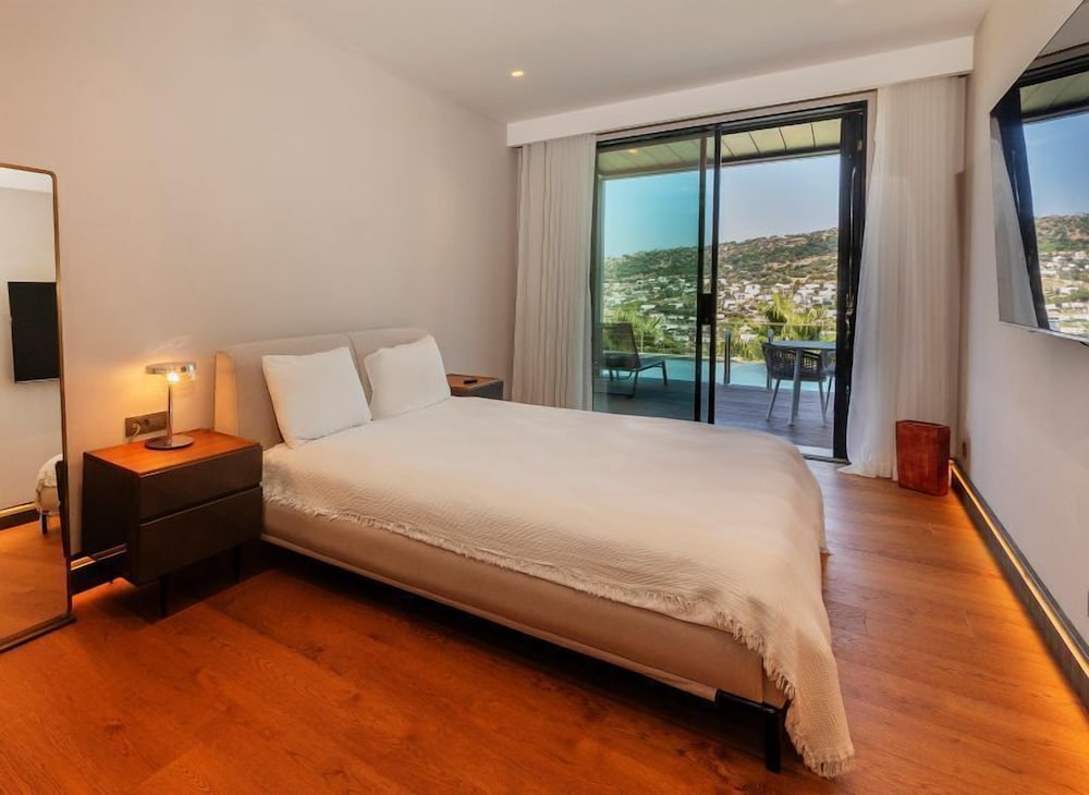 Mare Deluxe Residences and Villas 11/57