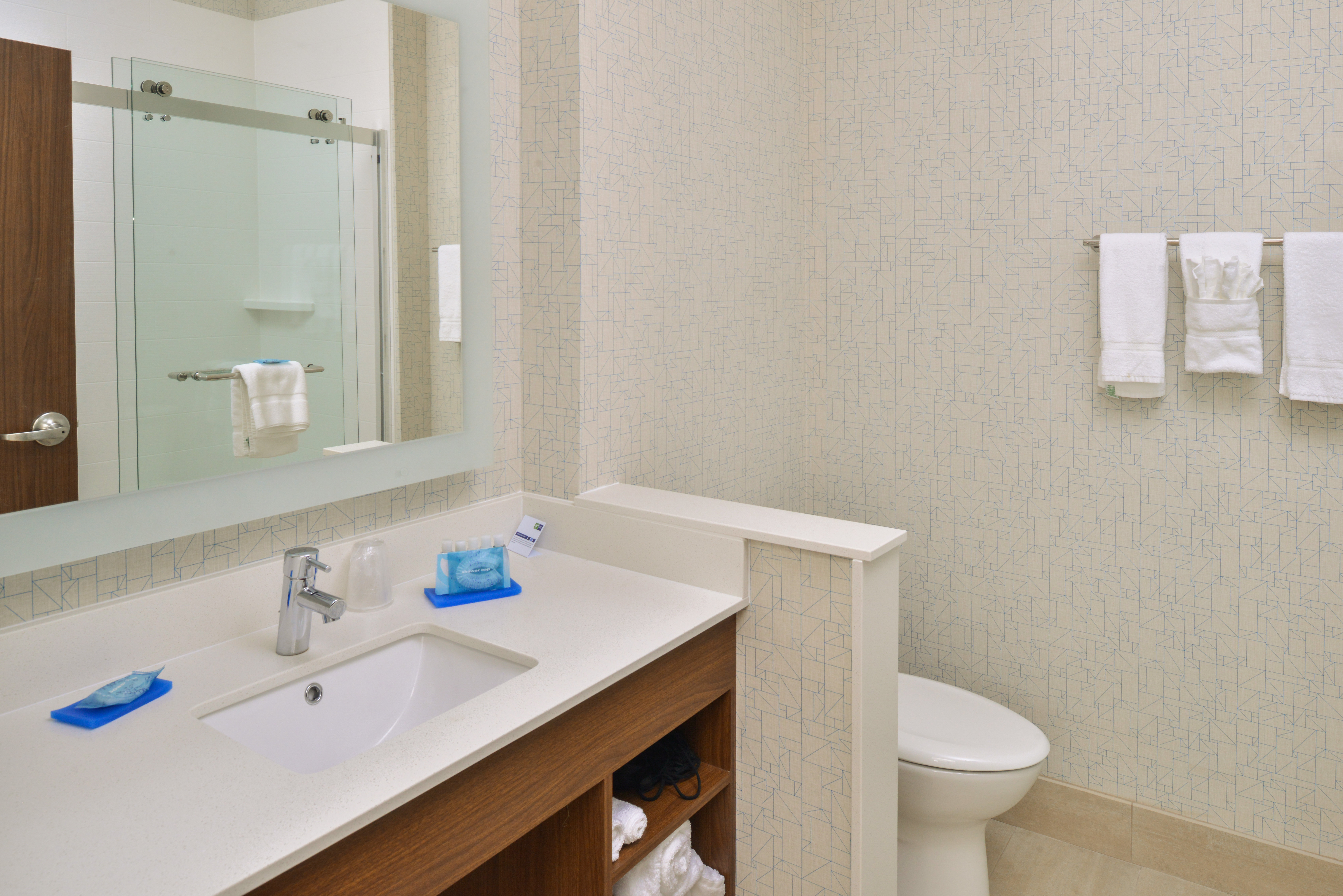 Holiday Inn Express Suites Chadron 75/76