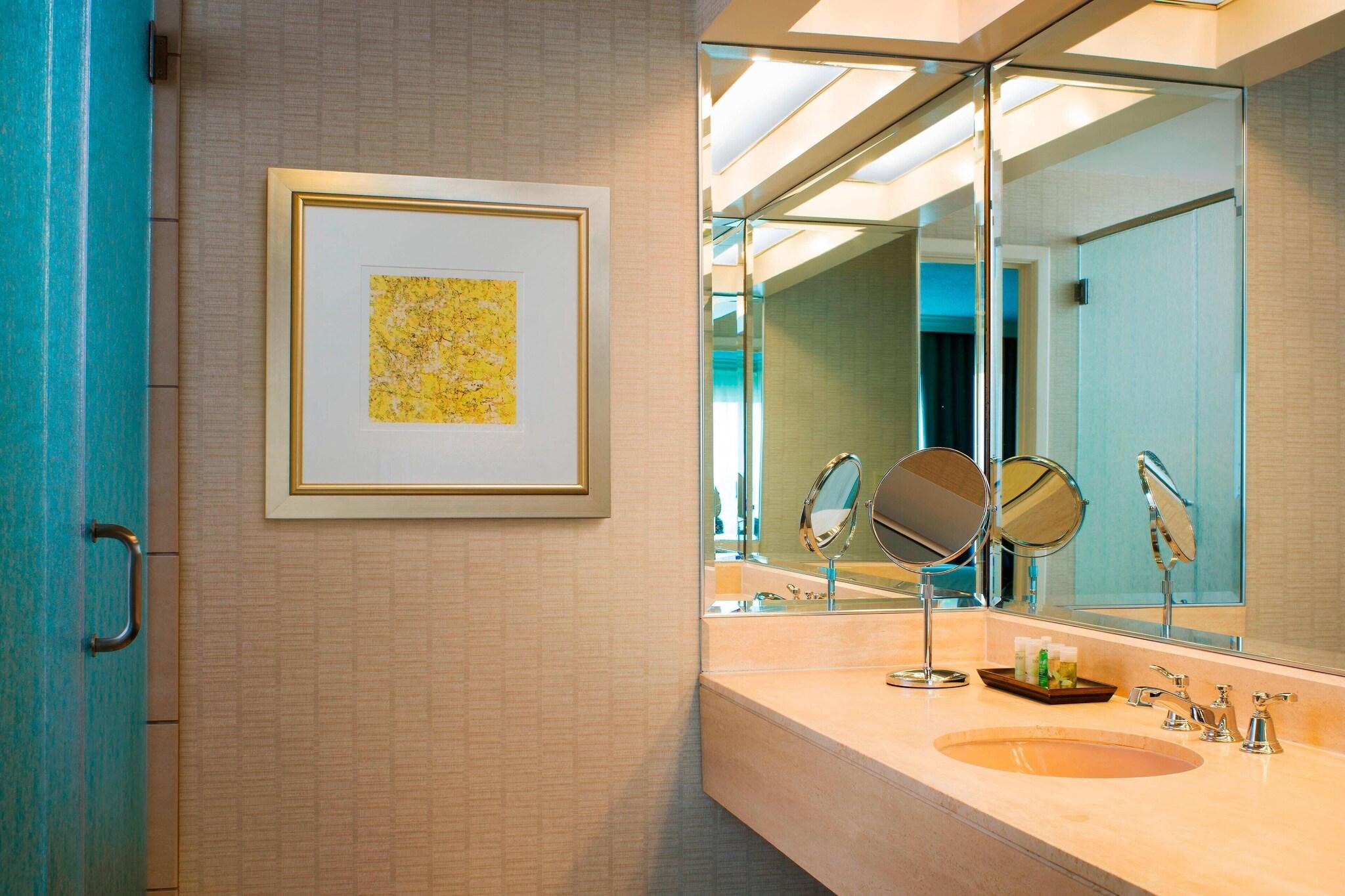 Room, King Bed, Accessible, The Westin Pittsburgh 3/3
