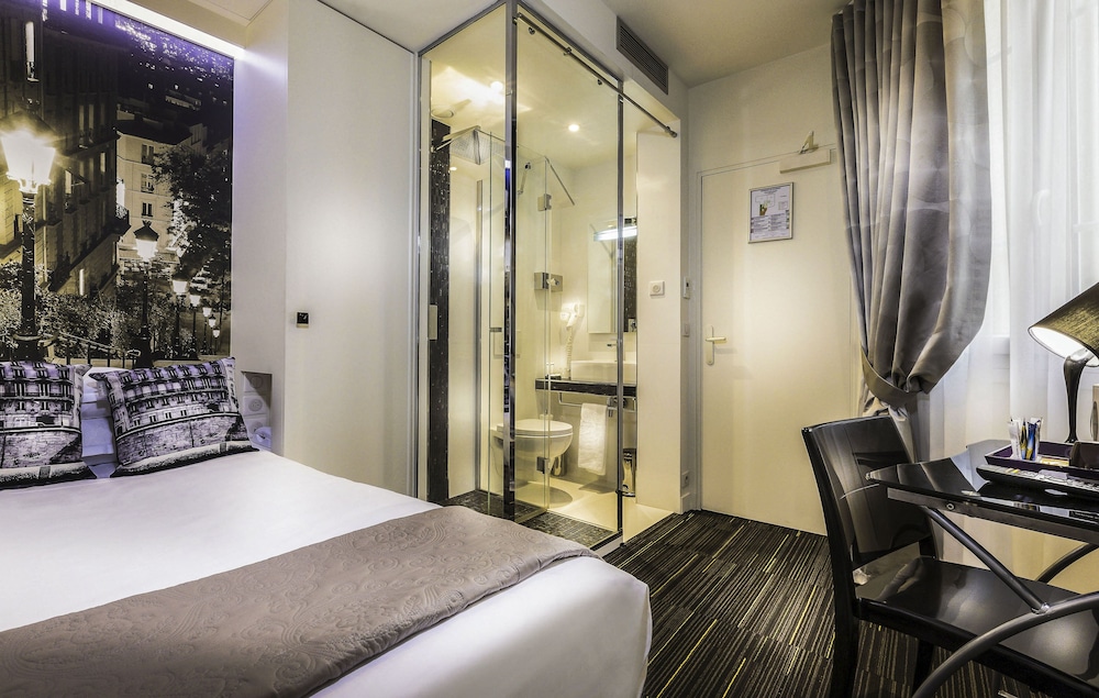 ROOM, SINGLE