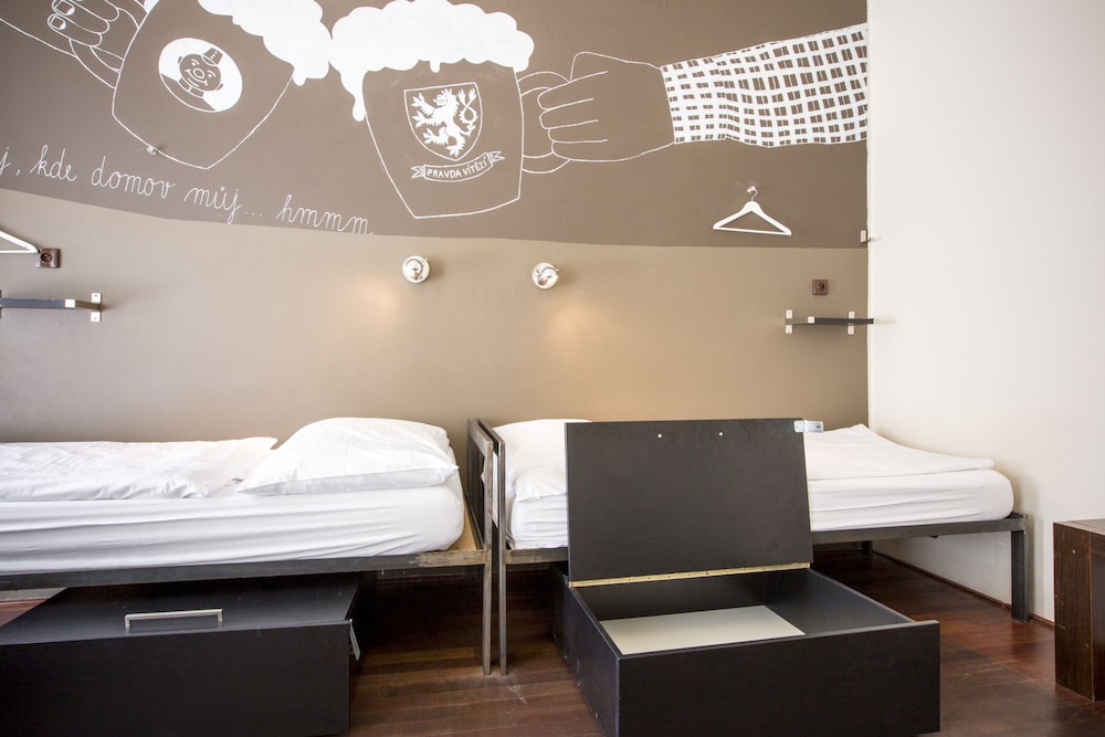 Sophie Apos S Hostel 21/71
