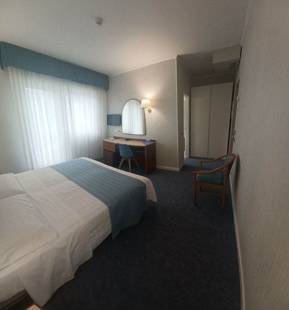 Hotel Excelsior Bay 18/50
