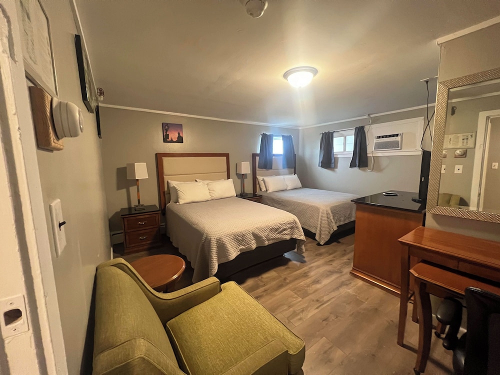 Maine Woods Inn At Vacationland Inns 6/19