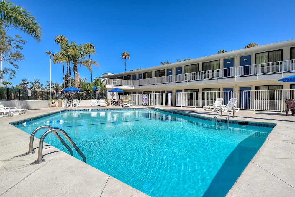Motel6 San Diego Hotel Circle Mission Valley 4/61