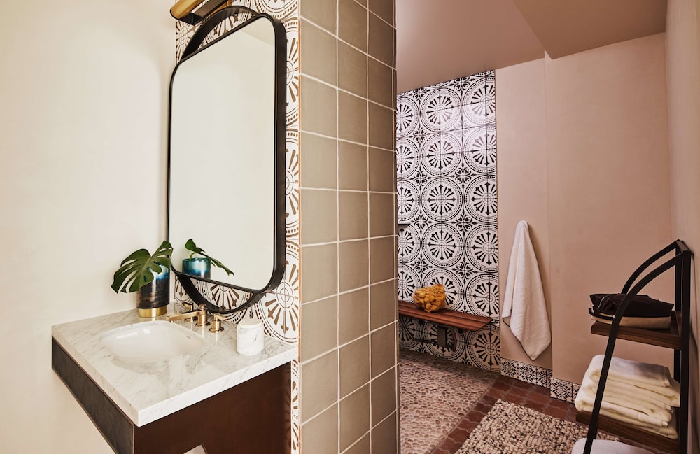 Hotel Figueroa - Unbound Collection By Hyatt 48/50