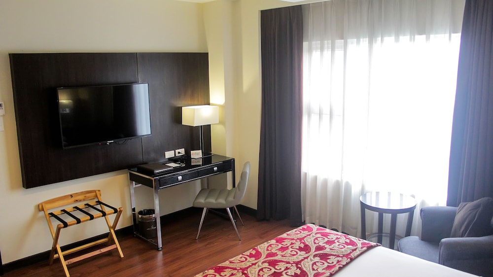 Brentwood Suites 32/38