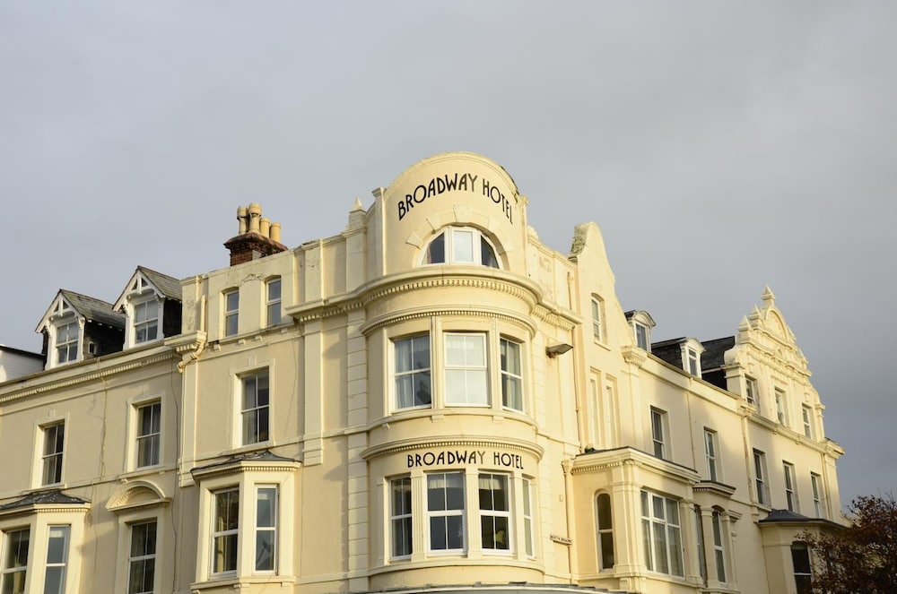 The Broadway Hotel 2/69