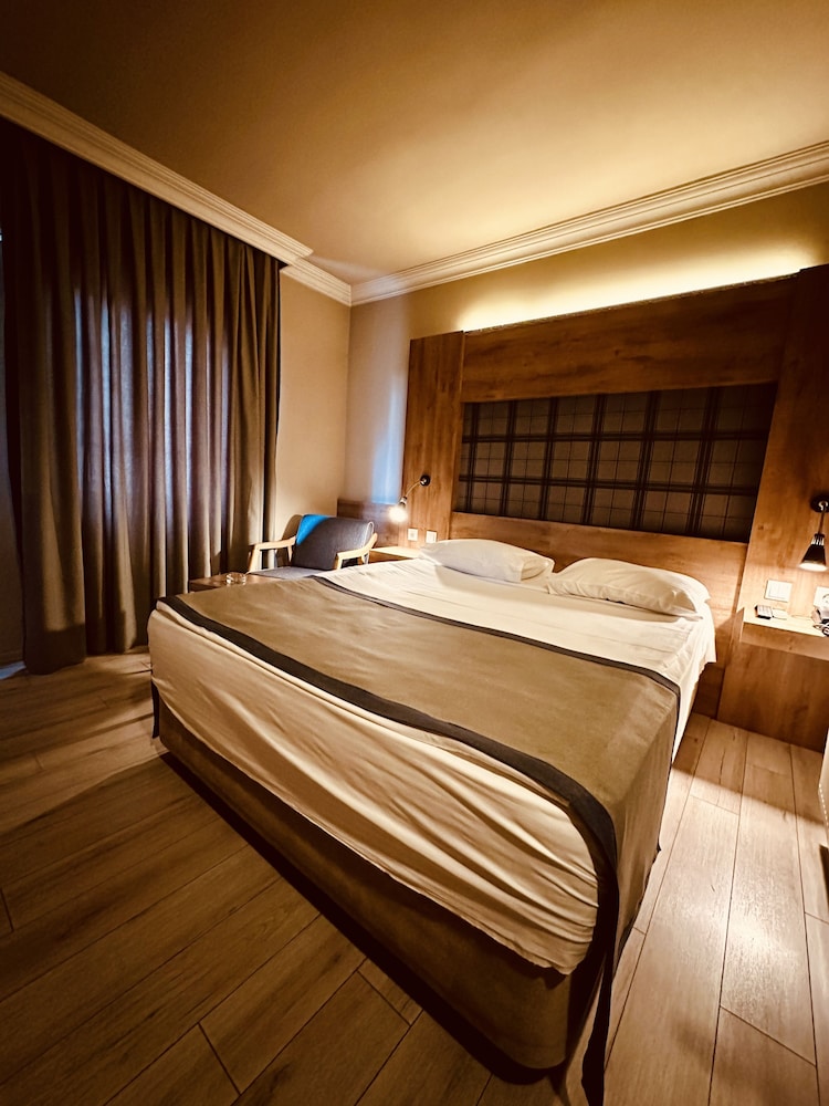 Otel Laodikya 29/50