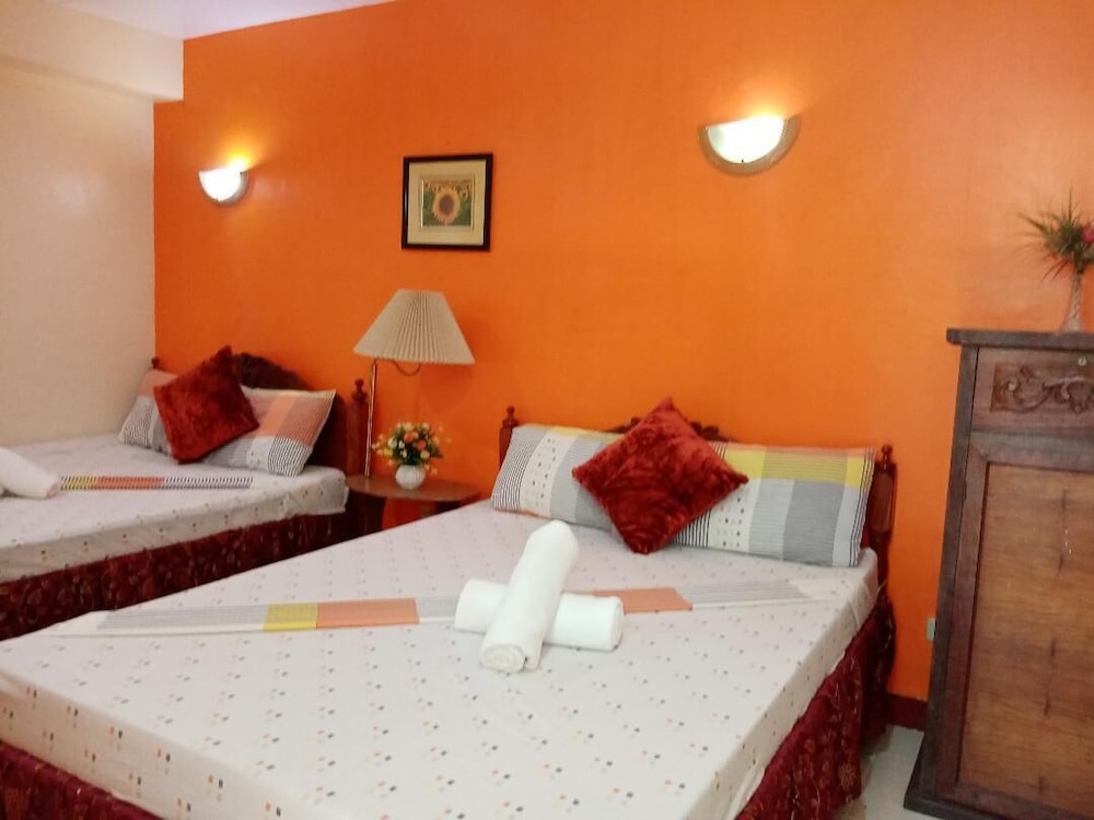D Lucky Garden Inn 14/48