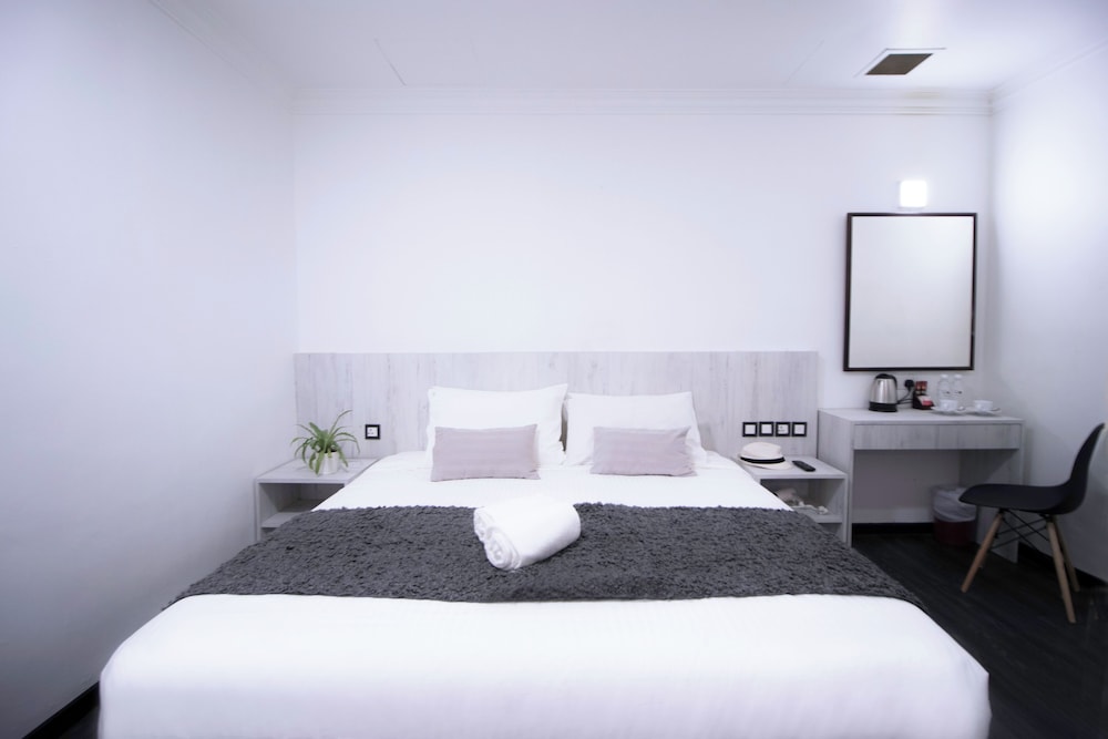Harbour Ville Hotel Hamilton - Lavender 53/63