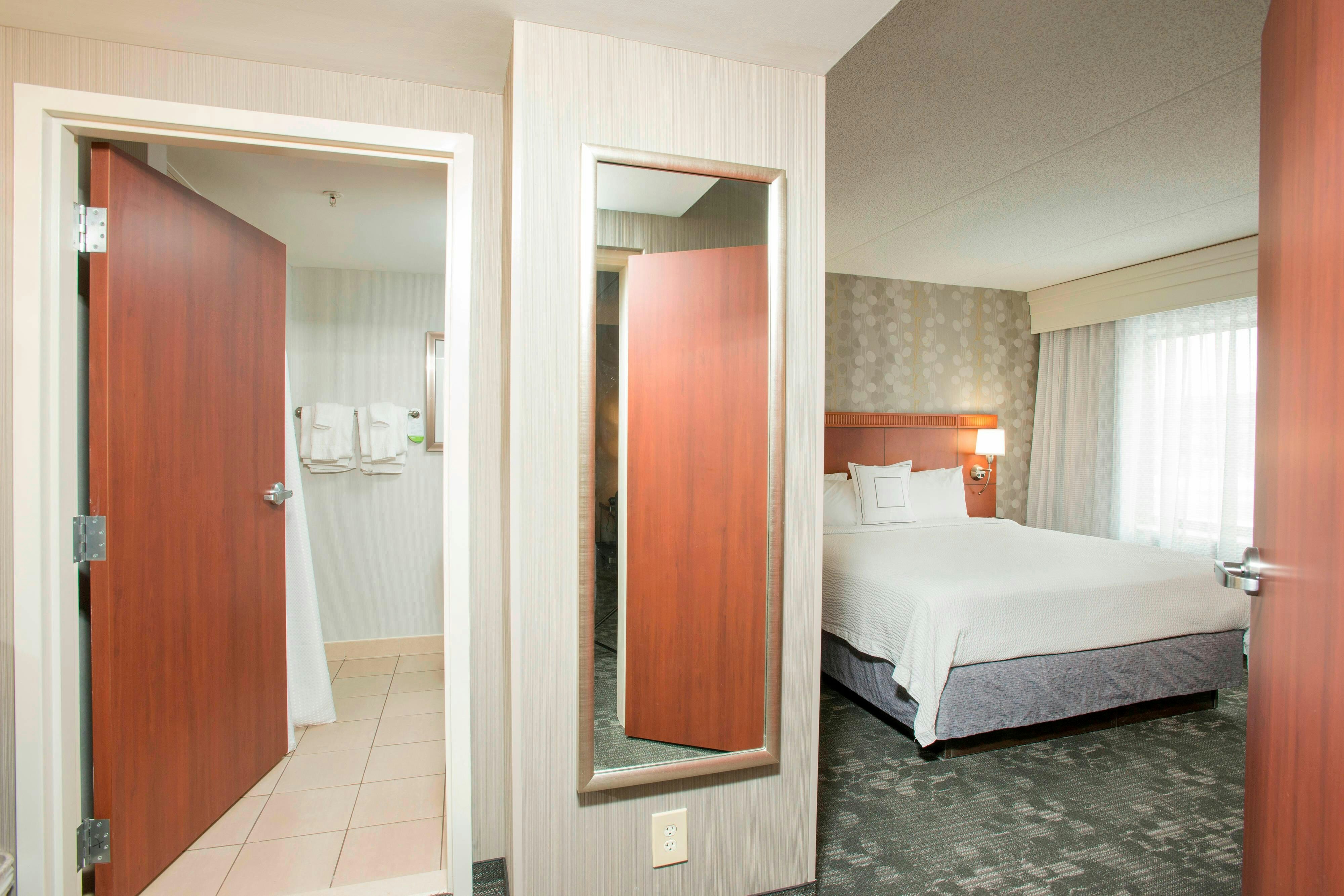 Courtyard By Marriott Cincinnati North At Union Centre 50/50