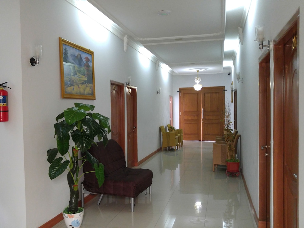Rene Hotel 6/41