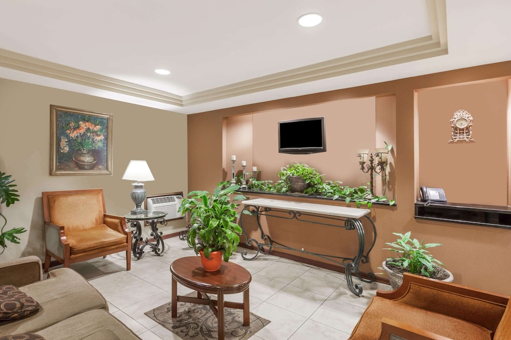 Travelodge Inn & Suites by Wyndham Albany 26/34