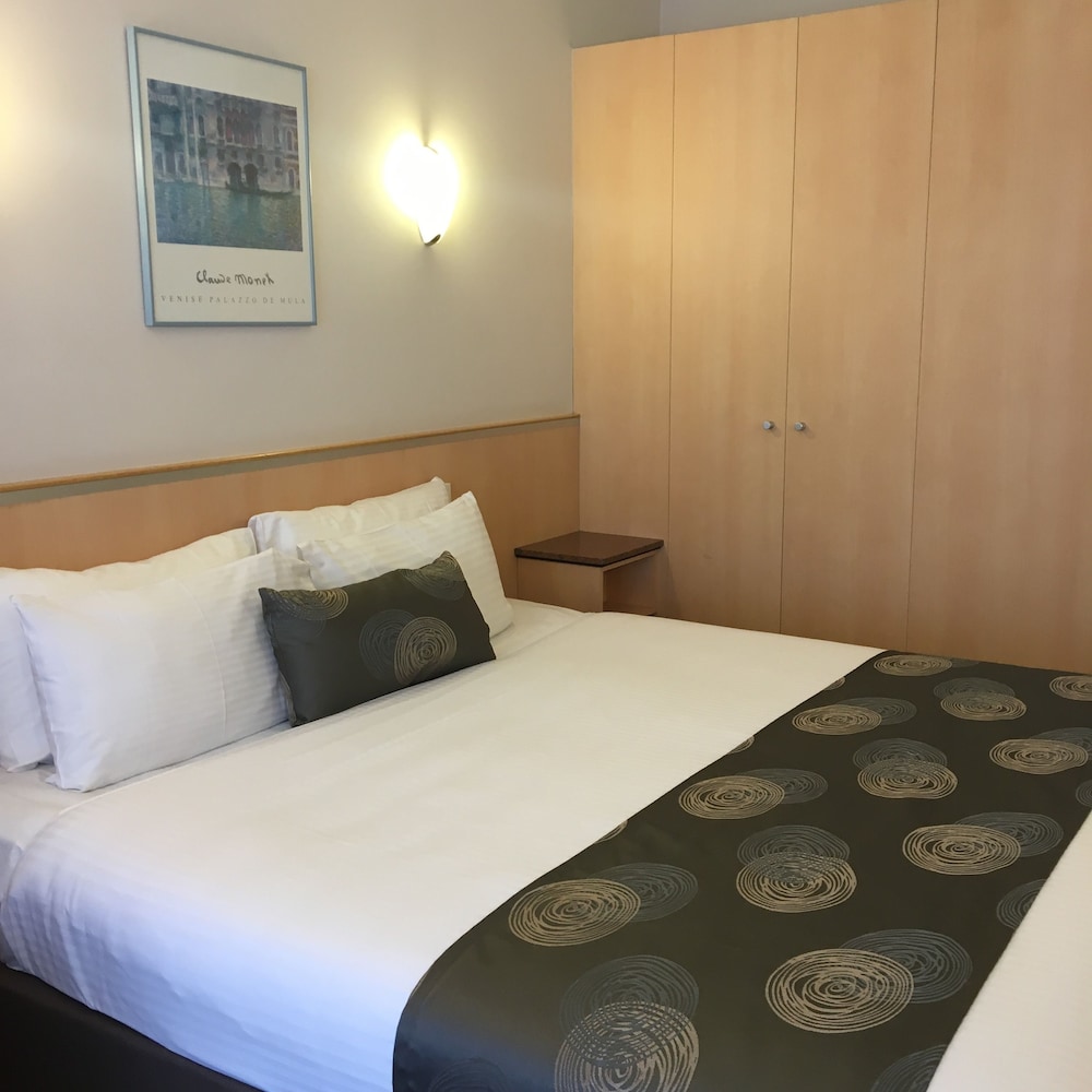 The Waverley International Hotel 16/45