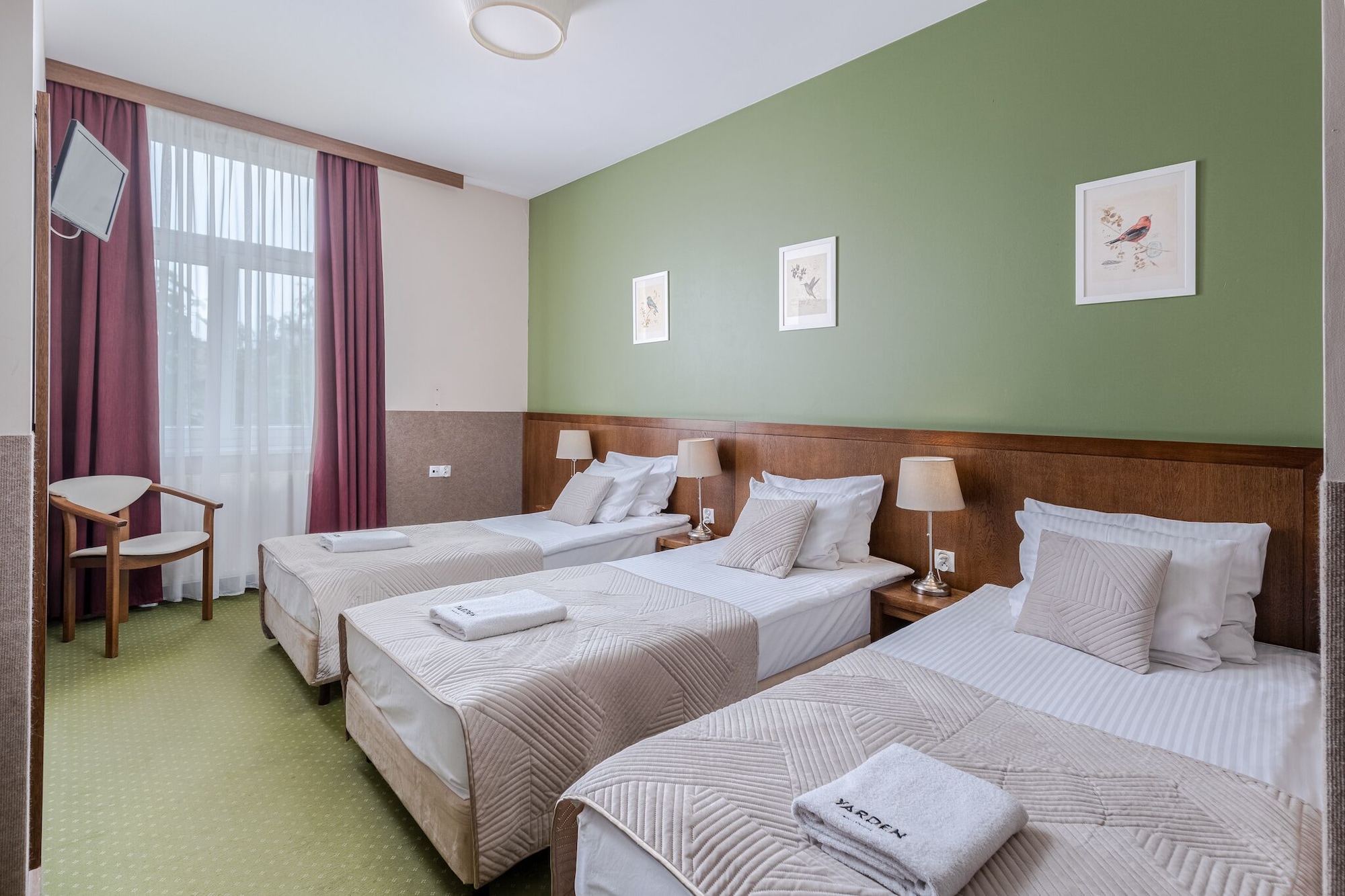 ROOM, TRIPLE, CITY VIEW