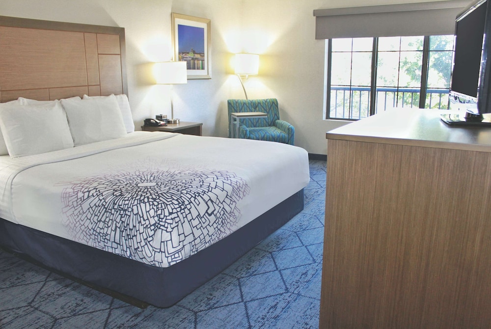 La Quinta Inn & Suites By Wyndham NE Long Beach/Cypress 33/51