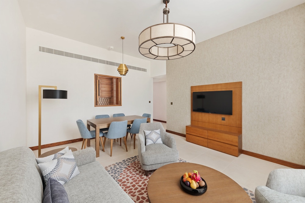 Staybridge Suites Dubai Al-Maktoum Airport 41/58
