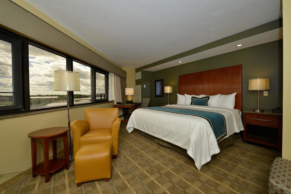 Oshkosh Waterfront Hotel & Conference Center 21/58