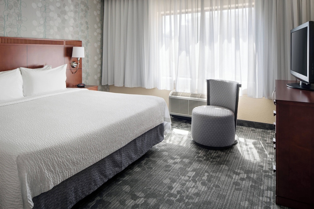 Courtyard by Marriott Denver Central Park 9/50