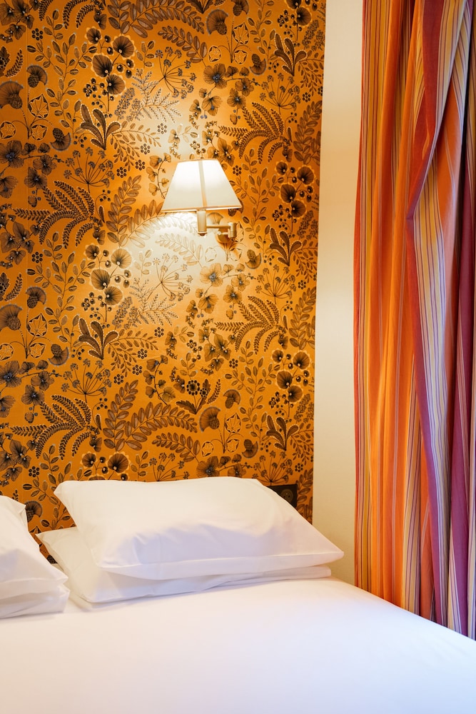 Hotel De Fleurie 27/50