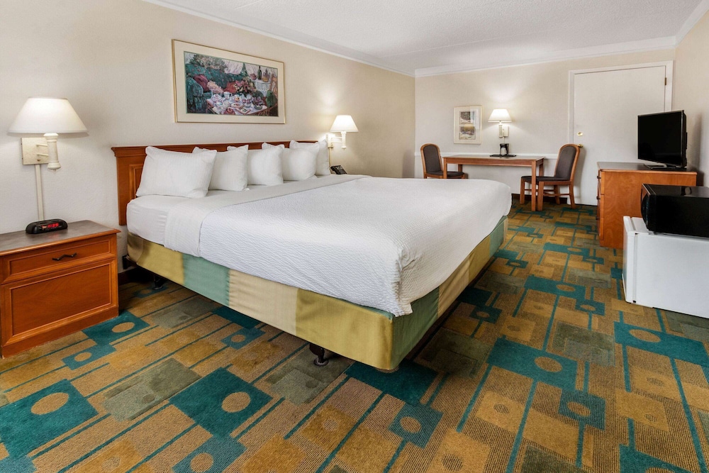 La Quinta Inn by Wyndham Albuquerque Northeast 12/33