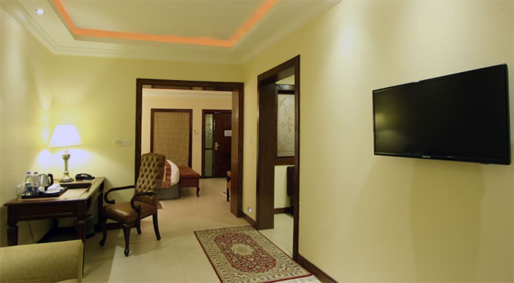 Faletti’s Hotel 50/68